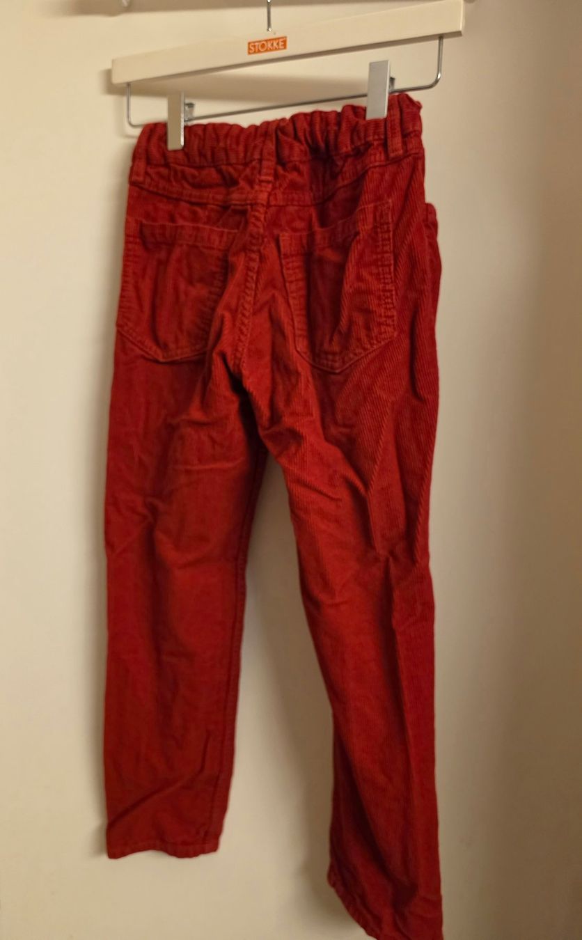 H&M Pantaloni: rote Cordhose Slim Fit Gr. 134 – Nuovo (secondo la descrizione) da Zürich venduto da Pemberleys 1
