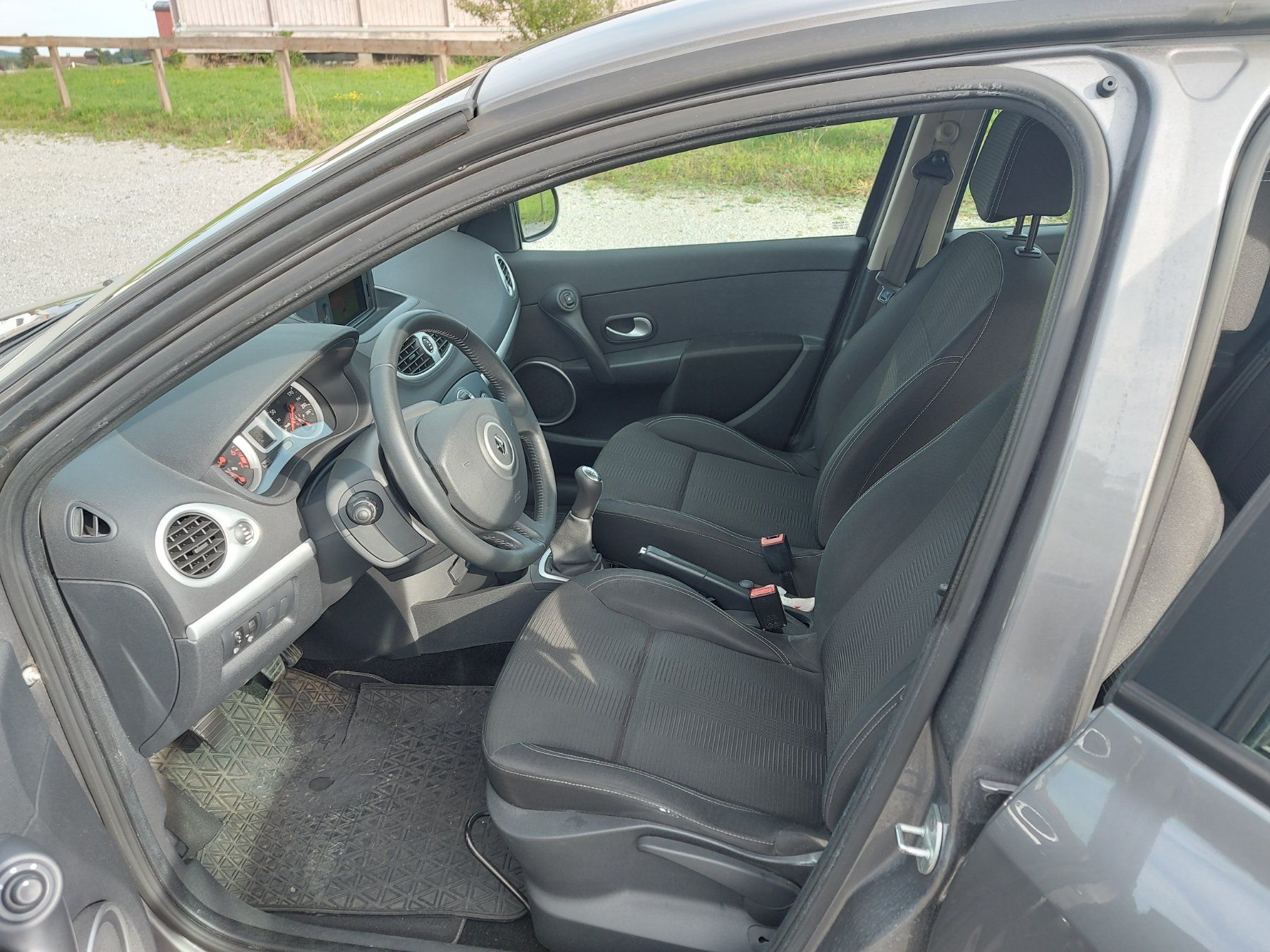 Renault Automobili: Renault Clio tce mit MFK für EXPORT oder Winterauto – Usato da Bichwil venduto da pep_l82m 5