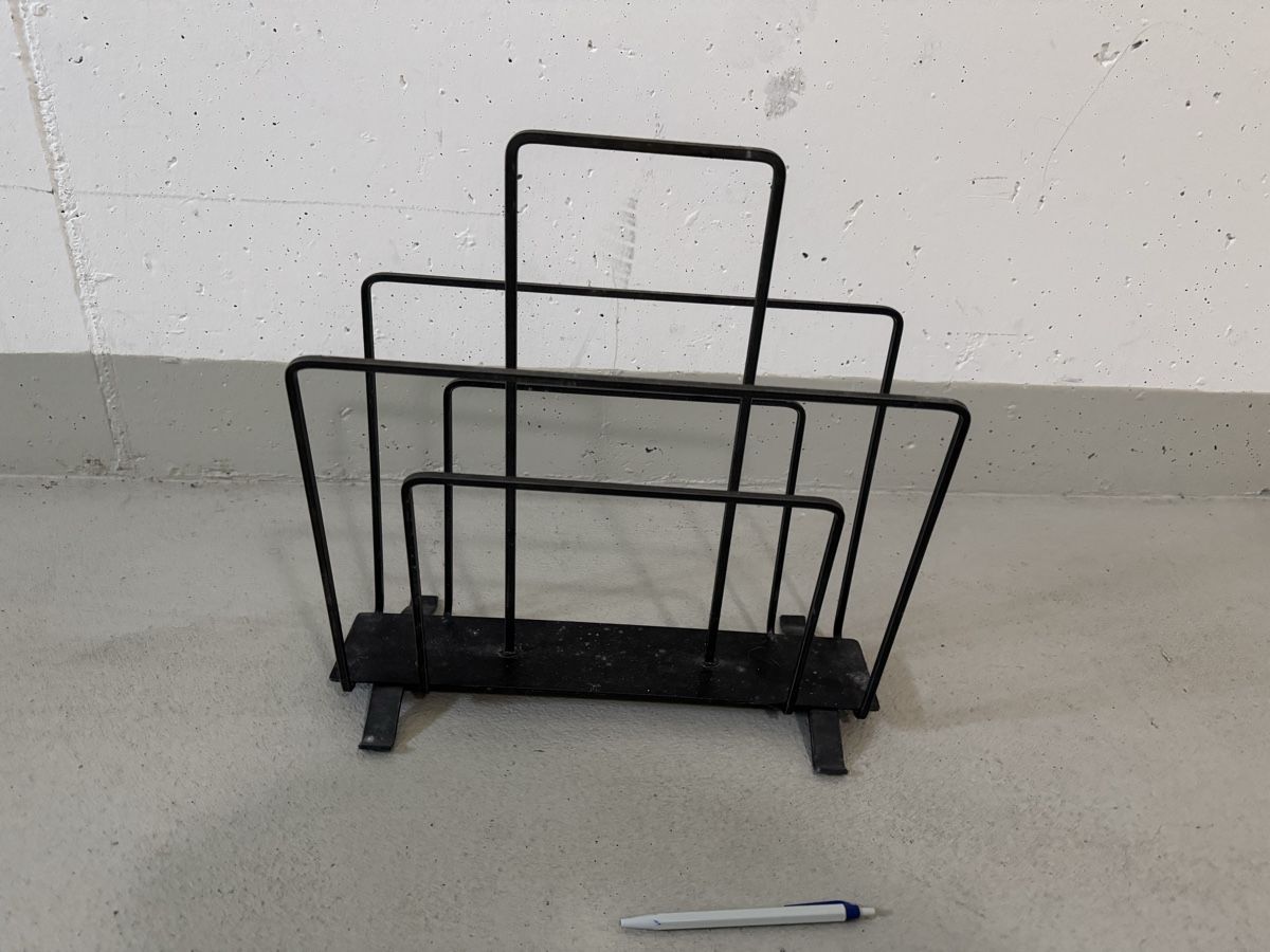Altro per la casa: Zeitungsständer, modern, zeitlos, minimalistisch – Usato da Bülach venduto da Marc8180 1