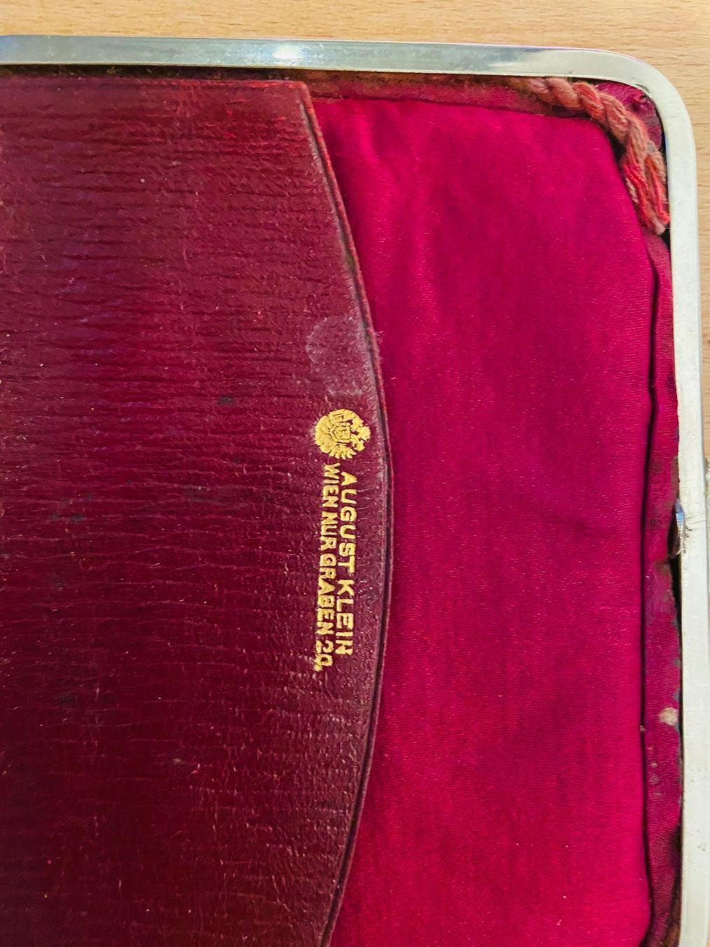 Altro in  Abbigliamento & Accessori: Antikes Etui Baseler Männerchor Wien 1908 – Usato da Gipf-Oberfrick venduto da Iberico 7