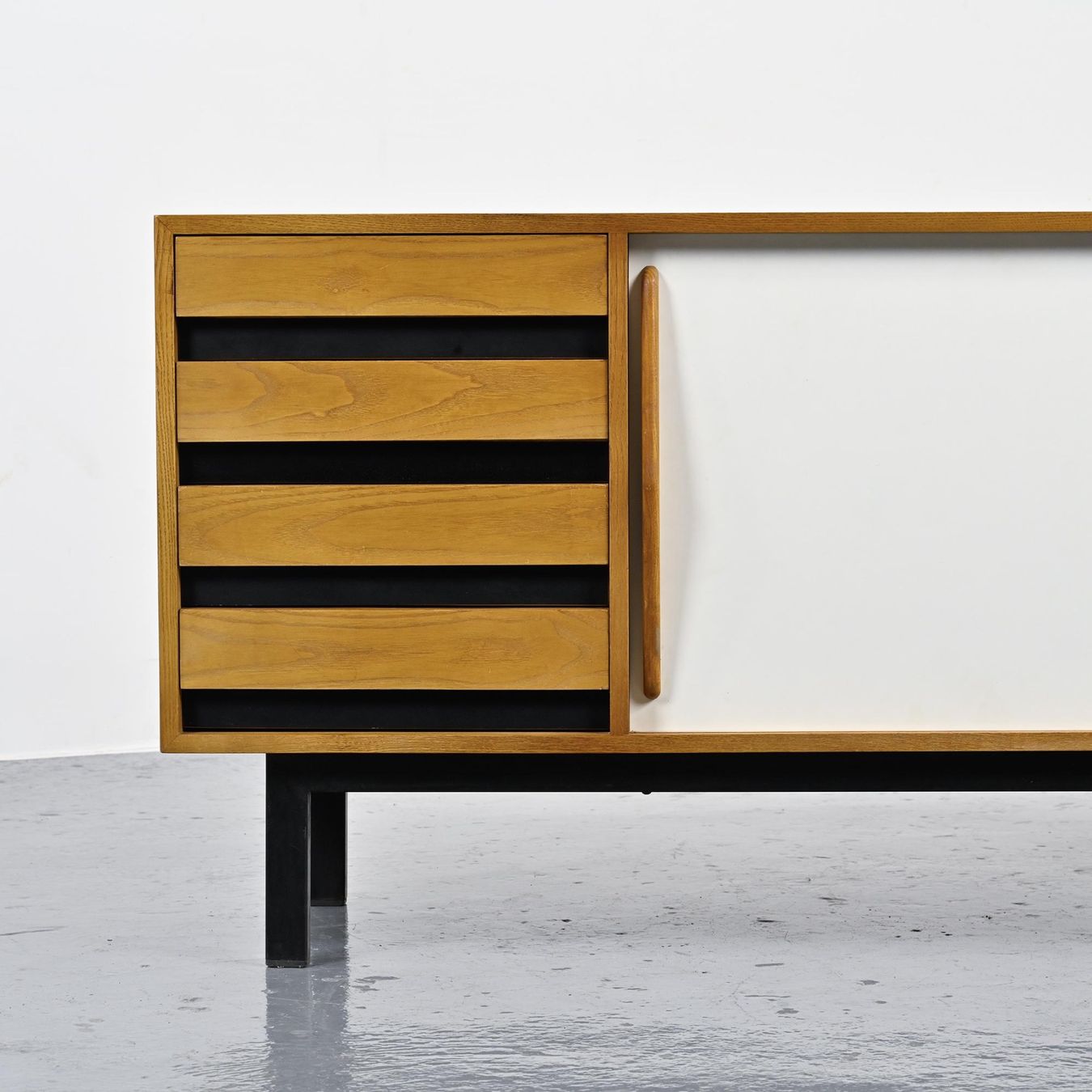 Credenze: Sideboard par Charlotte PERRIAND, édition Steph SIMON  1956 – Usato da VILLEURBANNE venduto da PATEREDELAGANDOUZE 2