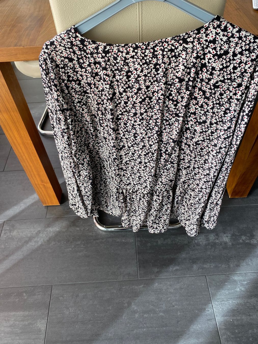T-shirt: Cooles Langarm Shirt – Nuovo (secondo la descrizione) da Chur venduto da bibo014 1