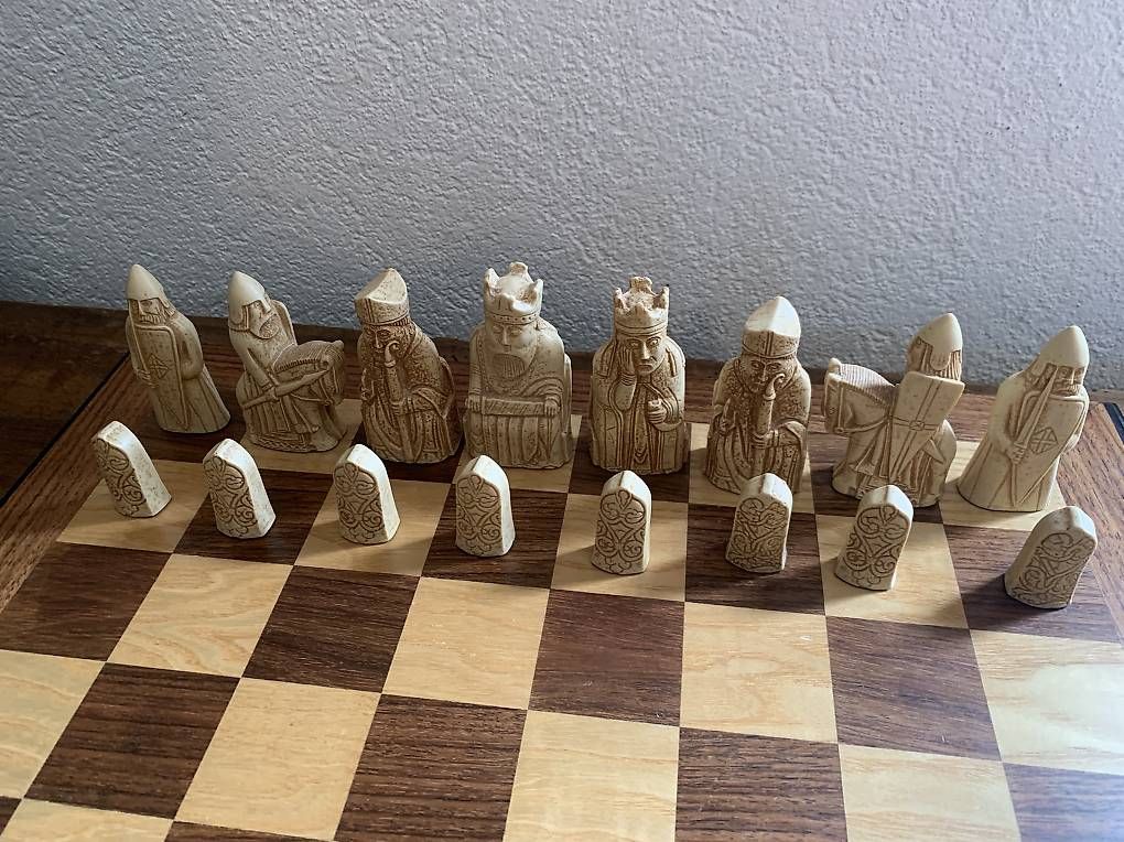 Spiele: Jeu d' échecs "Île de Lewis" – Gebraucht aus Montreux von Barber_Swiss_Vintage 2