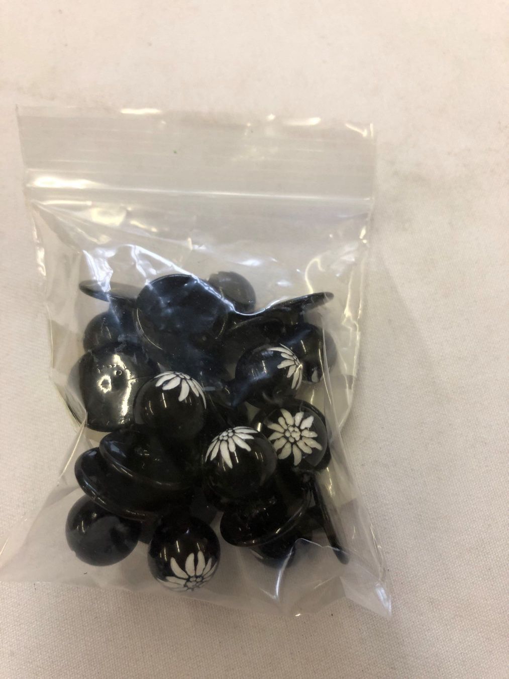 Küchengeräte: 14er Satz Steckknöpfe Edelweiss schwarz – Neu und originalverpackt aus Gossau SG von Sombat 2