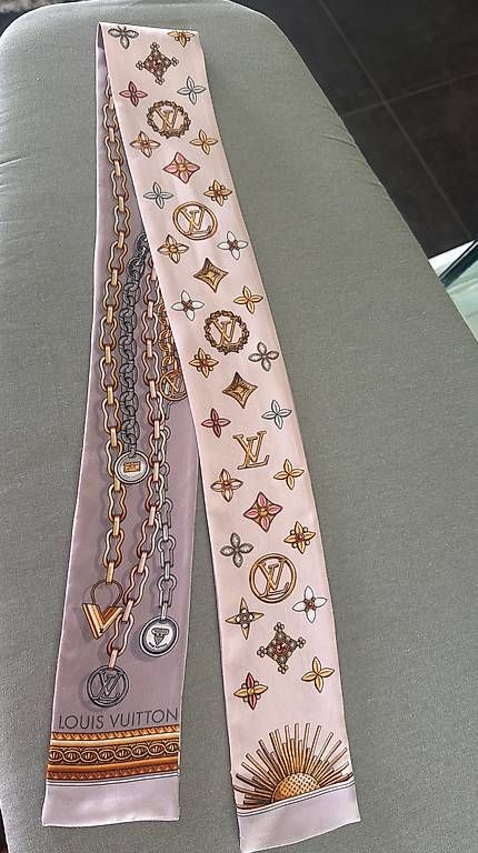 Foulards & écharpes: Louis Vuitton Seiden Bandeau – D'occasion à Oberwil BL par Linchen1185