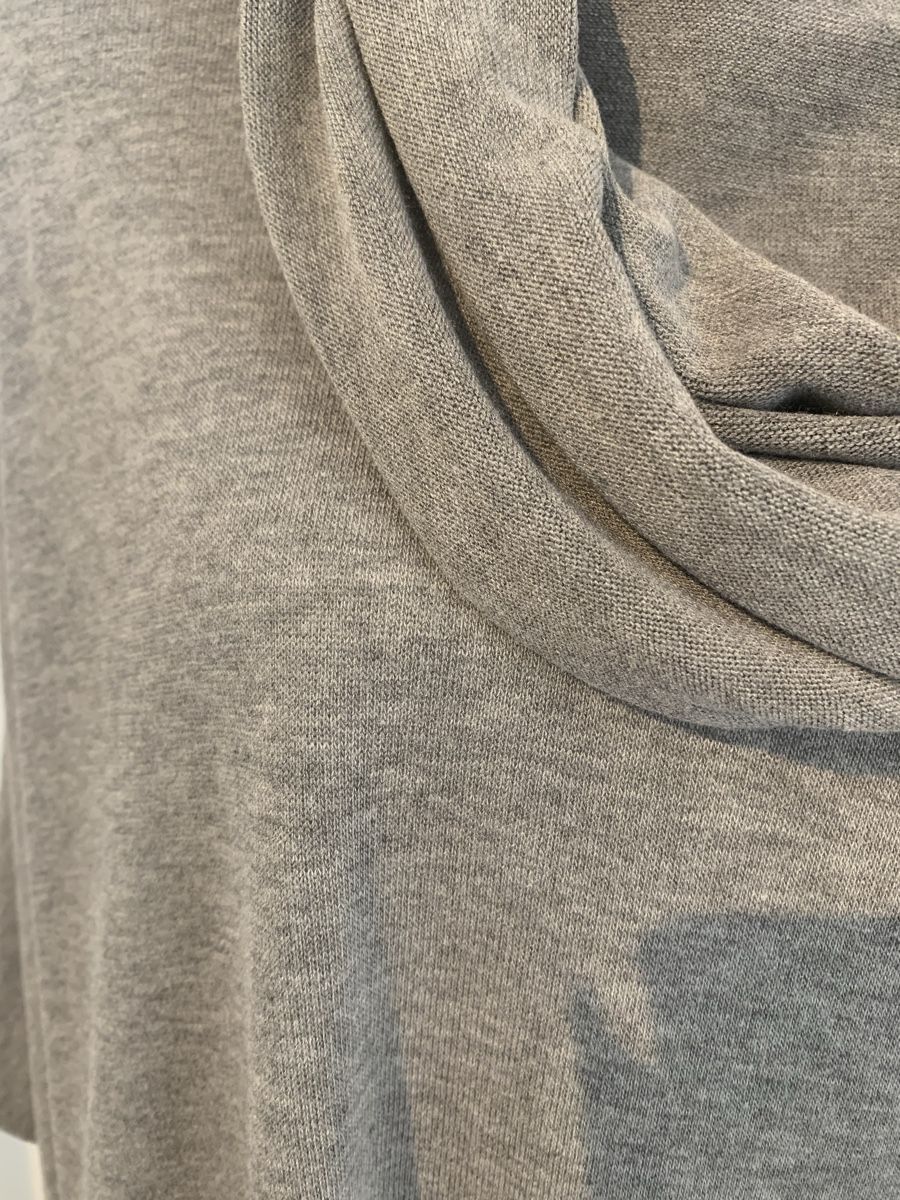 Sonstige Damenmode: Damen Pullover/Poncho grau mit Wasserfallkragen – Gebraucht aus Einsiedeln von ver_sb5p 2