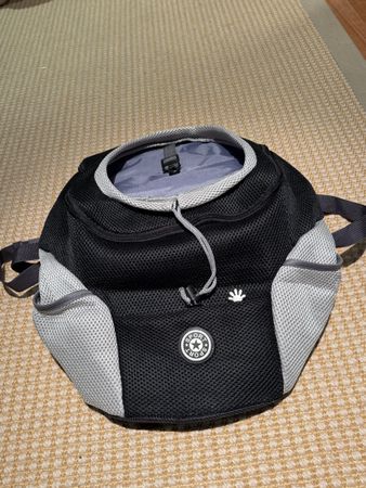 Praktischer Hunde-Rucksack, ideal für Wanderungen!