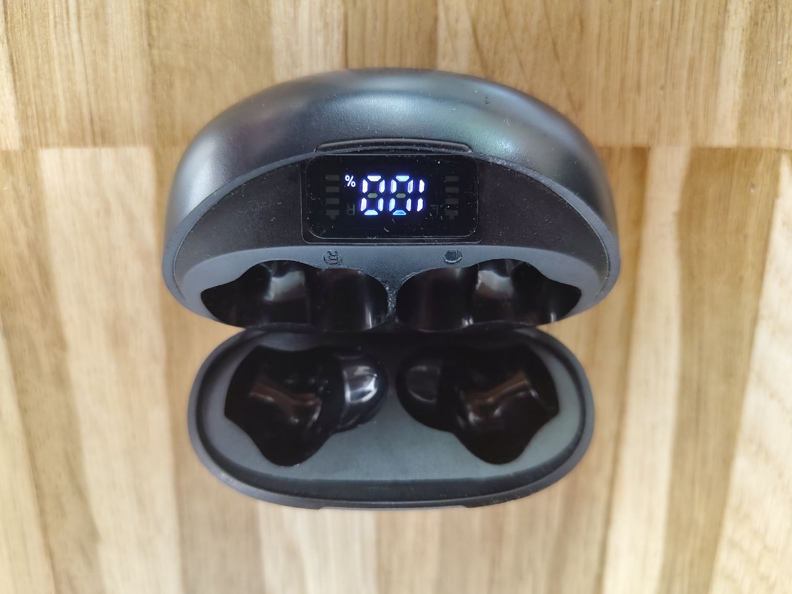 Cuffie: Cervanta i17 Earbuds Ladestation – Usato da Zürich venduto da Almohammed 1