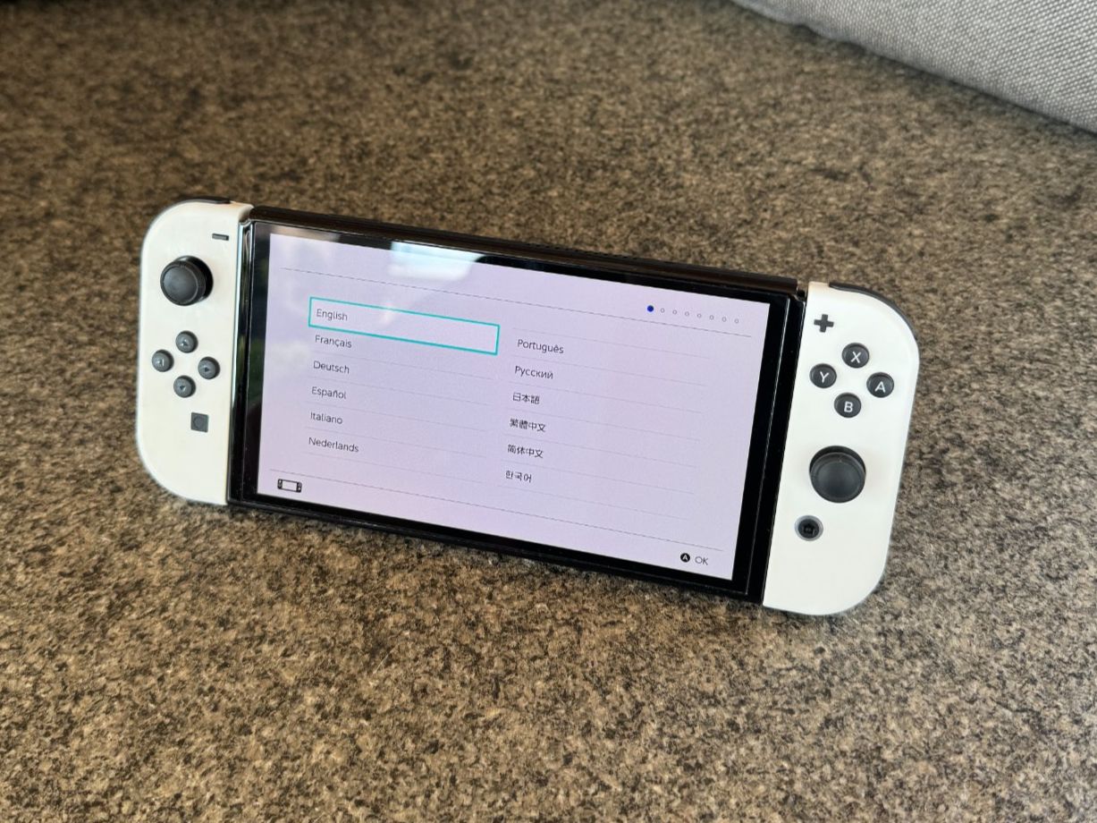 Nintendo Console: Nintendo Switch OLED inkl. 2x Pro Controller – Usato da Rechthalten venduto da Remo_Ba 4