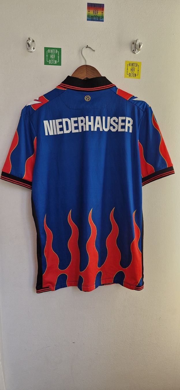 FC Basel Canottiere & Pantaloni: FC Basel Saison 24/25  Gr. L – Usato da Olten venduto da hinterhof.olten 1