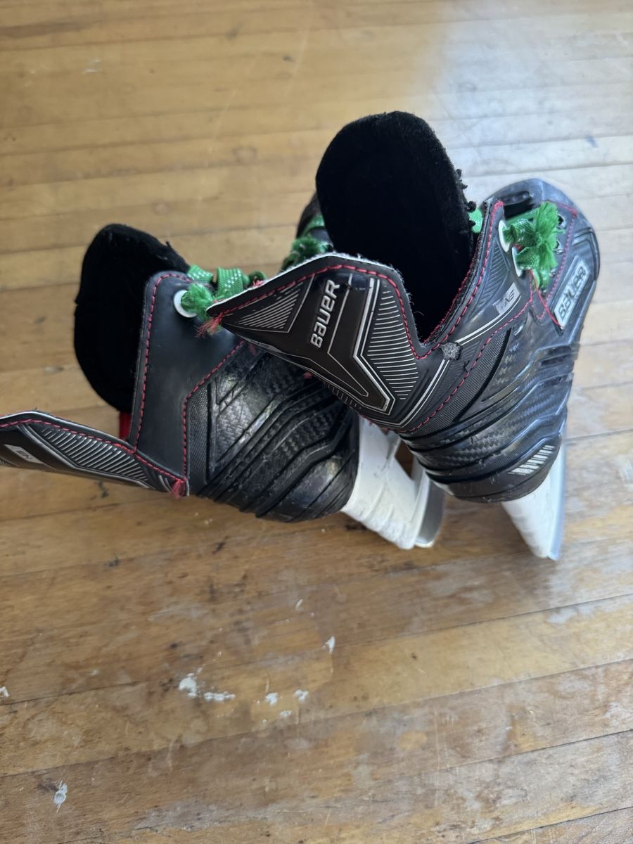 Bauer Patins à glace: Eishockeyschlittschuhe Bauer – D'occasion à Bäretswil par Matrix16 1