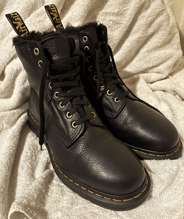 Elegantes Dr Martens Fell Ebenbild