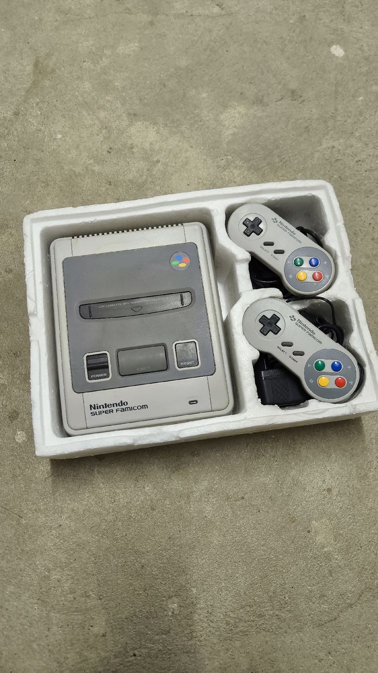 Nintendo Console: Nintendo Super Famicom boite - OVP – Usato da St-Prex venduto da Deetouch 2