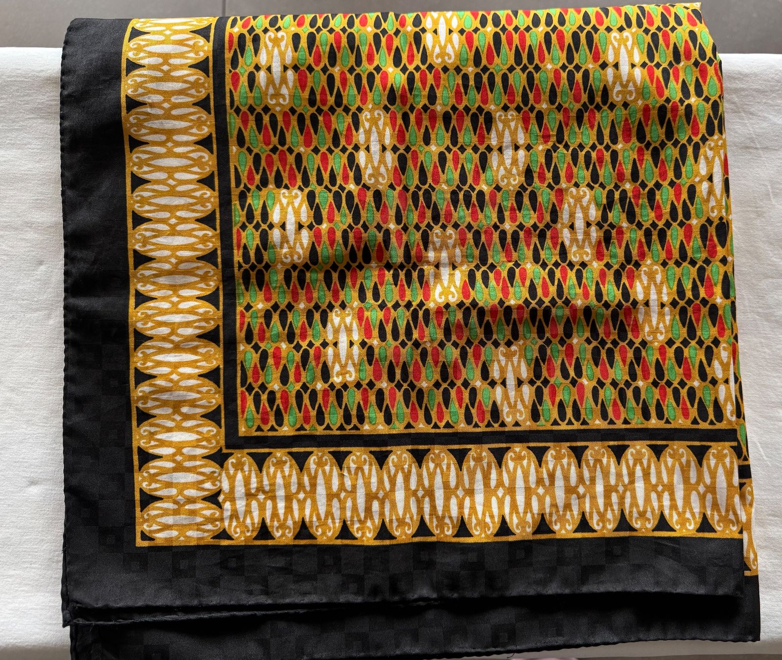 Foulard & Sciarpe: Foulard – Usato da Frauenfeld venduto da gabri001