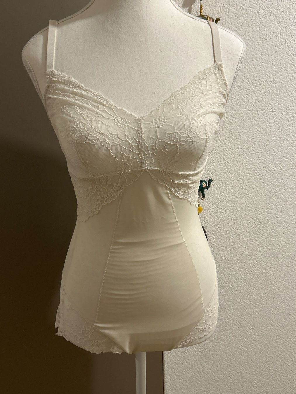 Spanx Altra biancheria intima: SPANX Spotlight On Lace Bodysuit ecru Gr. 38-40 – Usato da Brunnen venduto da Nala2929 1
