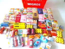 Korb mit Migros- und Nicht-Migros-Produkten