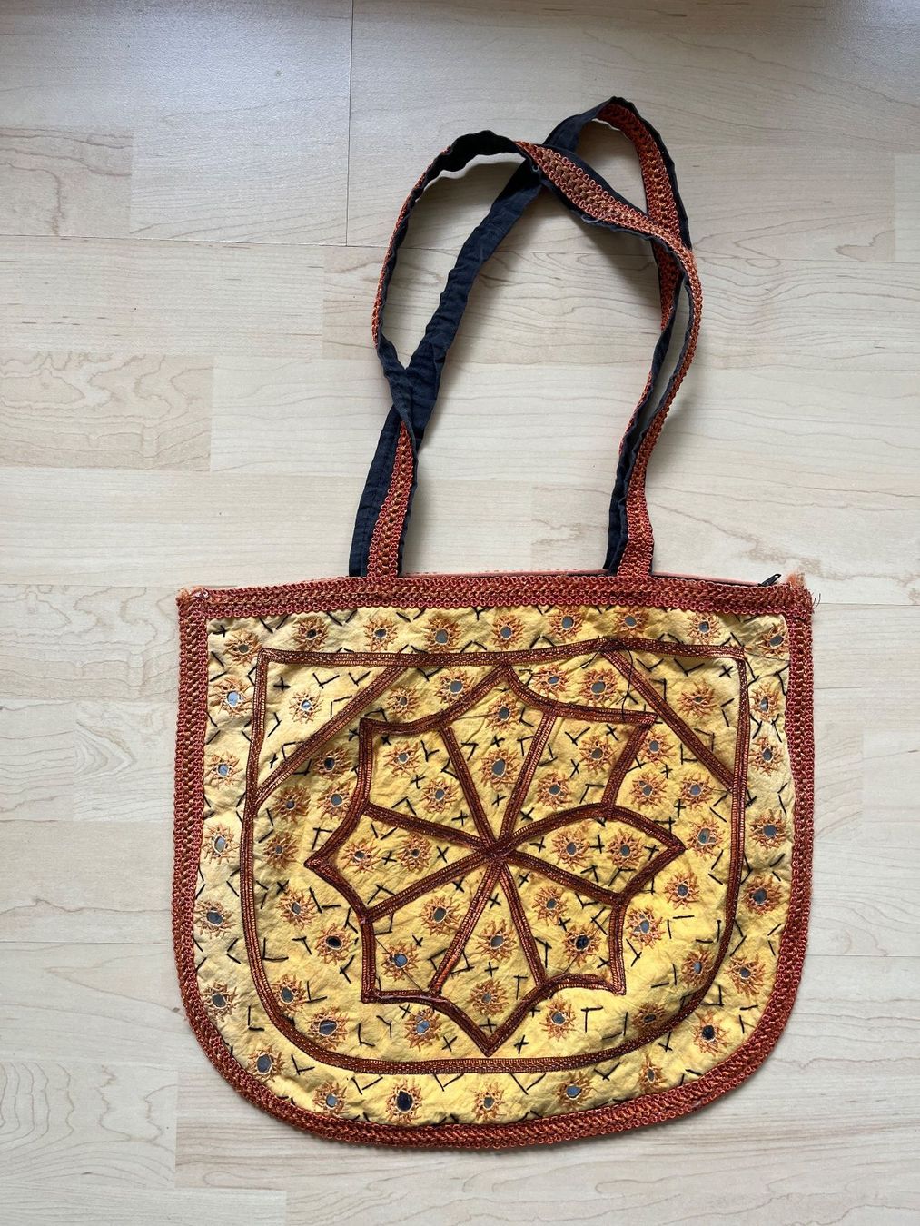 Borse da donna: Handbestickte Stofftasche mit Spiegeln – Usato da Zürich venduto da Gurkis