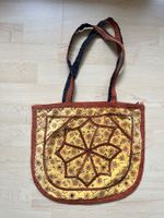 Handbestickte Stofftasche mit Spiegeln