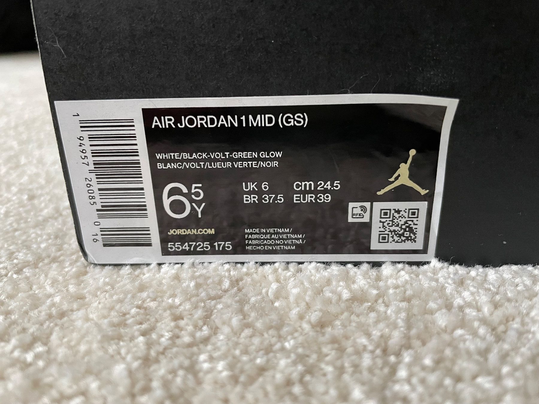 Jordan Schuhe für Mädchen: Nike Air Jordan 1 Mid Gr 39 – Gebraucht aus Ebmatingen von Reva-Sue 1