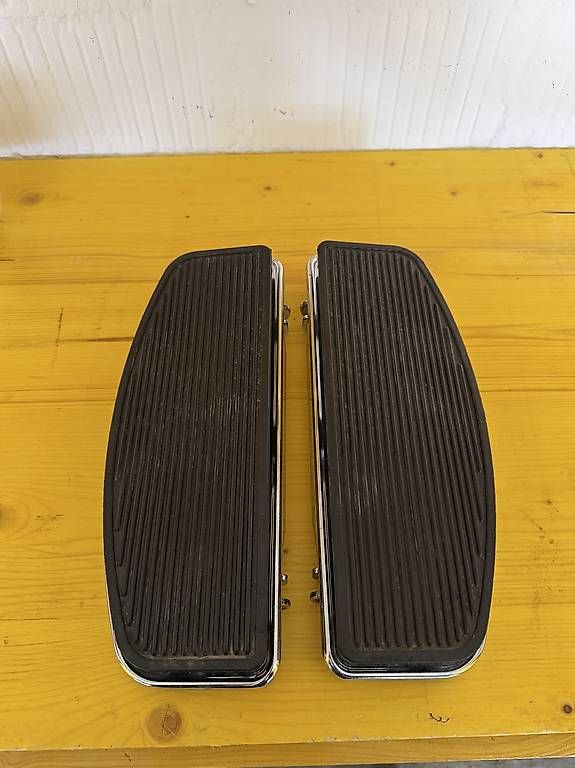 Harley-Davidson Tutti i ricambio per moto: Trittbretter inkl. Gummiauflagen Harley Davidson – Usato da Wohlen AG venduto da Capo13 2