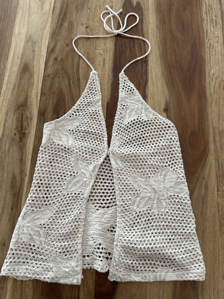 Top: Haltertop Pull&Bear gehäkelt beige Grösse S neuwertig – Nuovo (secondo la descrizione) da Fahrwangen venduto da F.shirin
