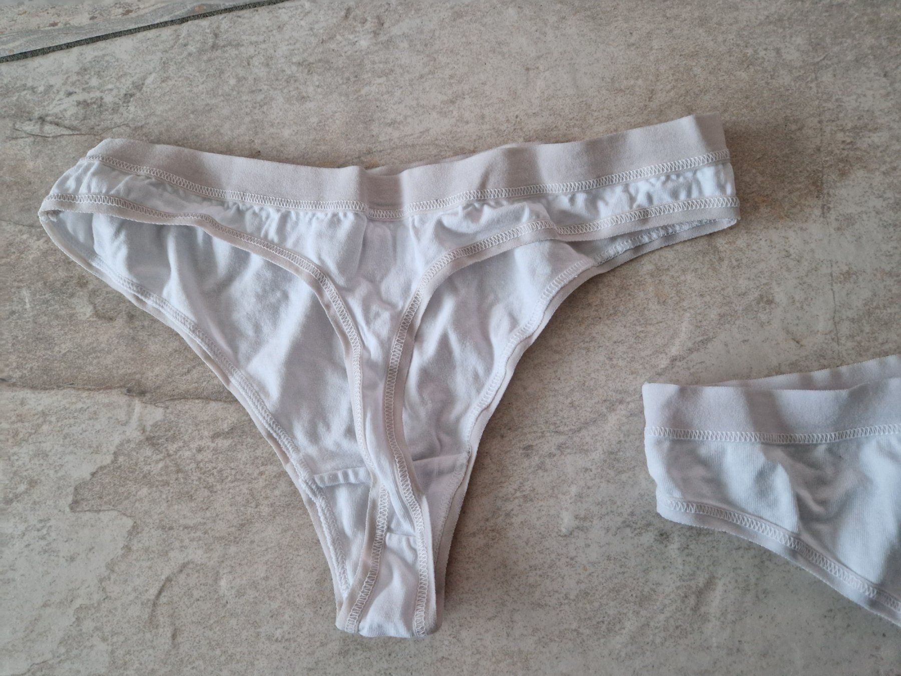 Autres dessous: 2x Damen String weiss, monaril, Grösse L – D'occasion à Niederrohrdorf par Miripfiri 2