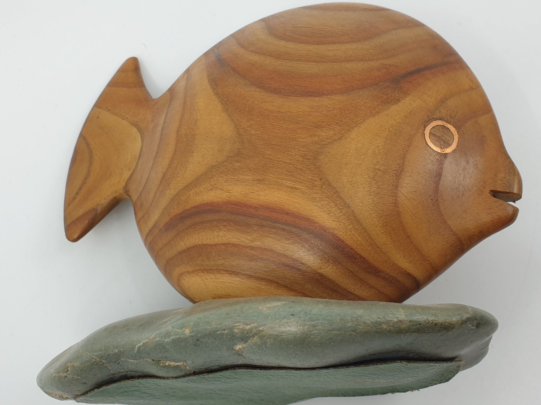 Figuren: Mid Century Figur, Holzfisch auf Stein – Gebraucht aus Emmen von magelan 5