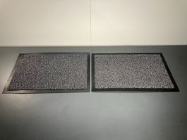2 St. neue Fussmatten Grau/Schwarz ca. 40cm x 60cm ab 1.-