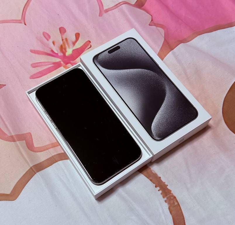 Portables: Iphone 15 Pro Max  – D'occasion à Wil SG par Annaleiin1420