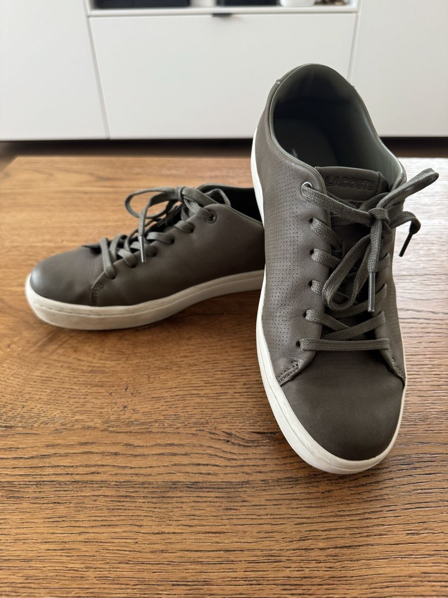 Lacoste Damenschuhe: Sneaker Lacoste oliv Grösse 40.5 gebraucht – Gebraucht aus Küssnacht am Rigi von Belli_12 1