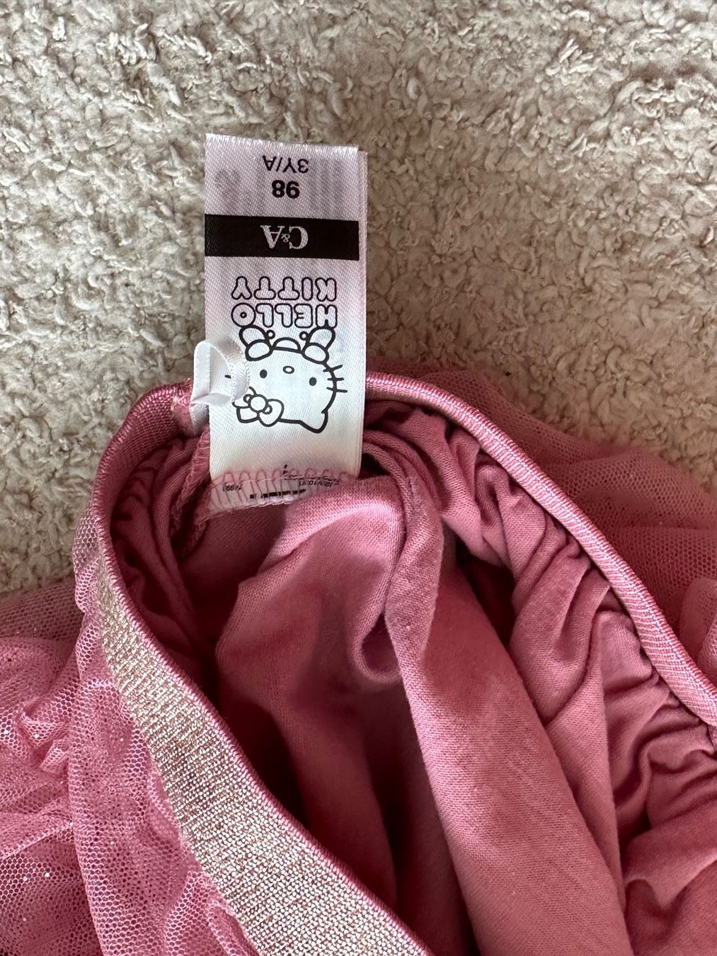 Hello Kitty Kleiderpakete & -sets: Hello Kitty Baby Set 92/98 – Gebraucht aus Zürich von  4