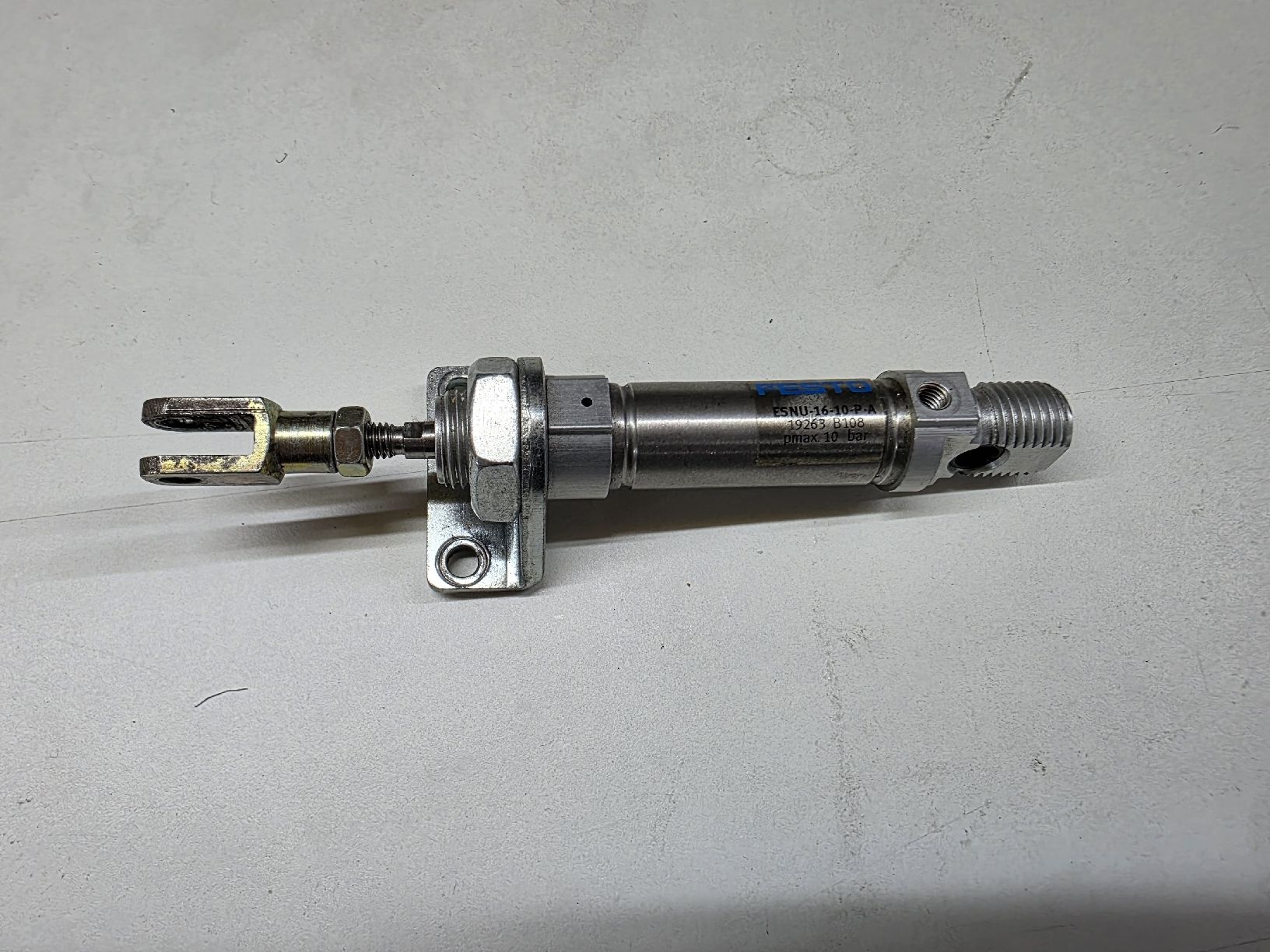 Festo Altre forniture industriali: Festo Zylinder ESNU-16-10-P-A – Usato da Rüti ZH venduto da Madeira14