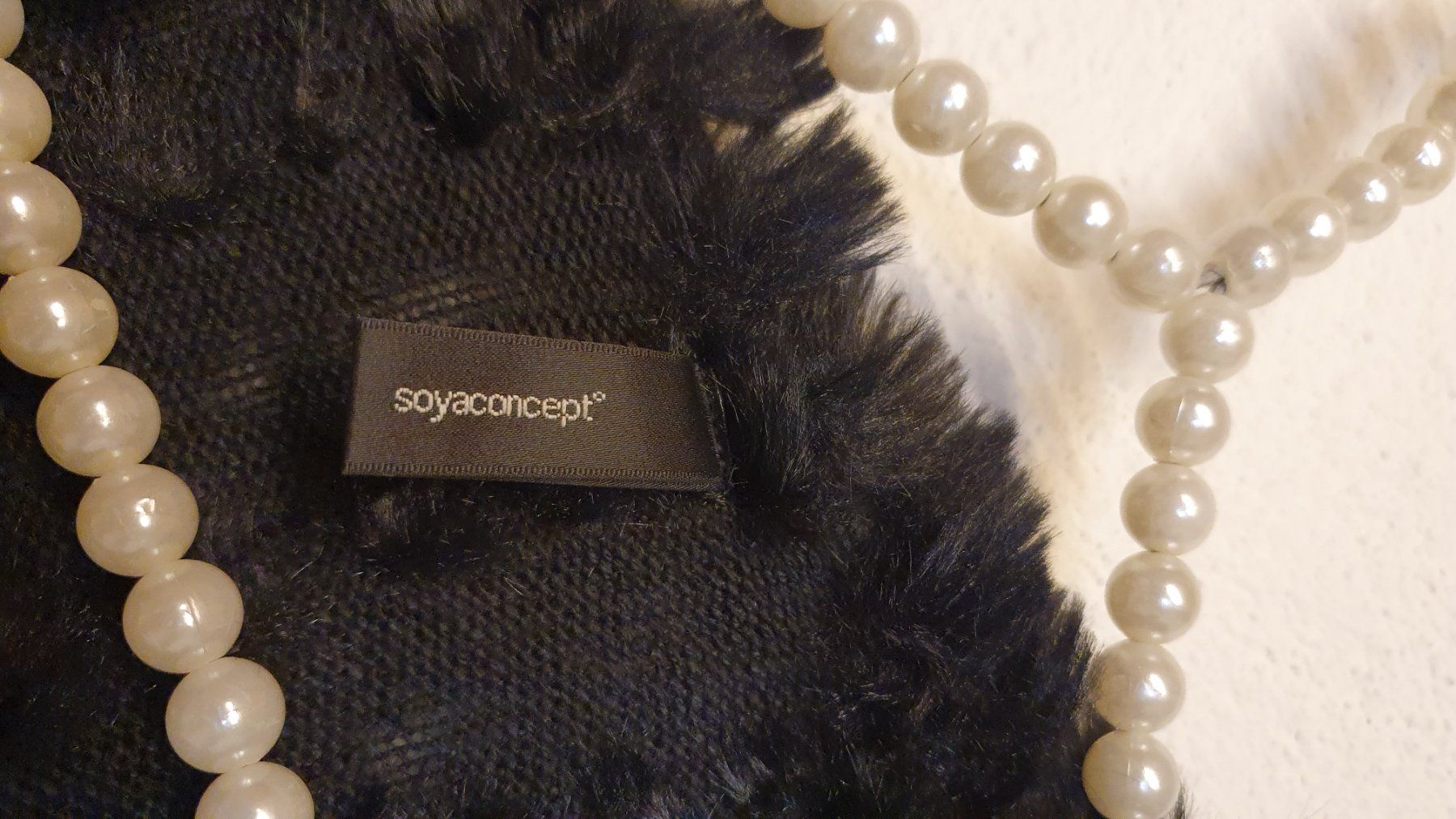 Gilets & Westen: Schwarze Kunstfellweste soyaconcept Grösse  36-38 – Gebraucht aus Wald ZH von CapLux 2