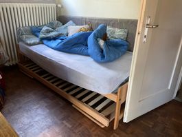 Praktisches 2er-Gästebett mit 2 Matratzen
