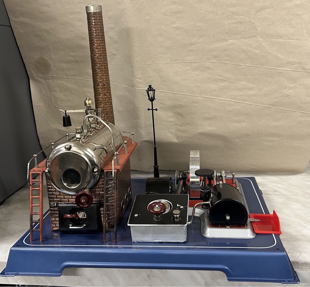 Wilesco Kit di modellismo & Modellini statici: Wilesco Dampfmaschine D-24 – Usato da Niederscherli venduto da dampfueli 8