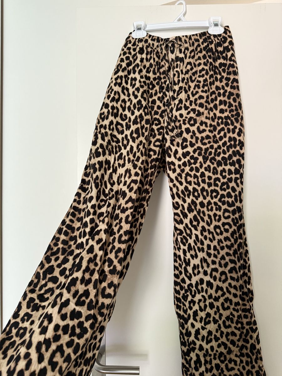 H&M Pantaloni: Pantalon H&M léopard  – Usato da Monthey venduto da sen_6ckr 3