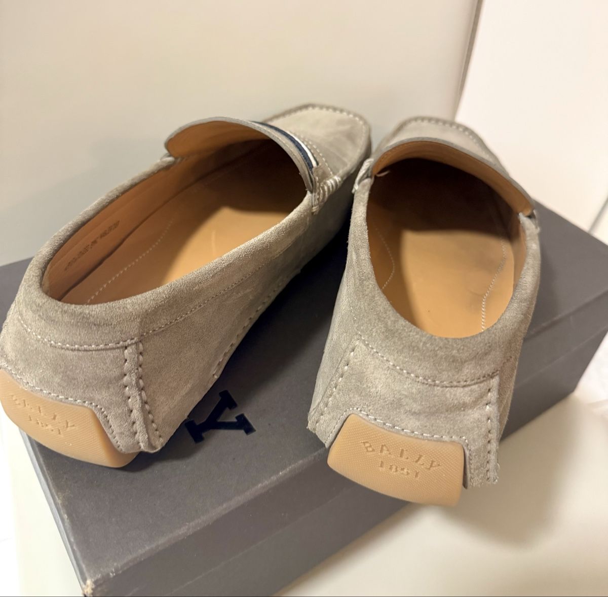 Bally Chaussures hommes: Herren Slipper Bally Wabler Wildleder grau Grösse 43.5 – D'occasion à Erlenbach ZH par msa_x26y 1