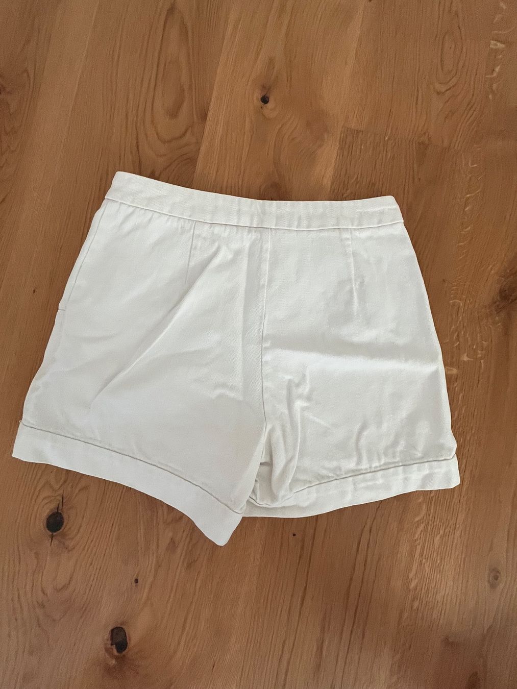 Hosen: Shorts off white, Grösse M – Gebraucht aus Zollikerberg von Loris810 1