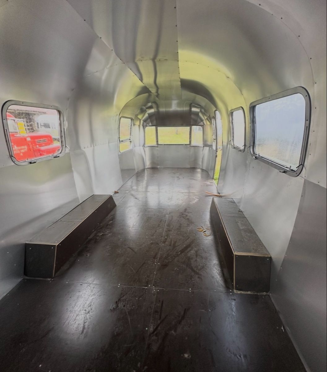 Mobilhome: Airstream Overlander  – Gebraucht aus La Tour-de-Peilz von MarianScurtu 3