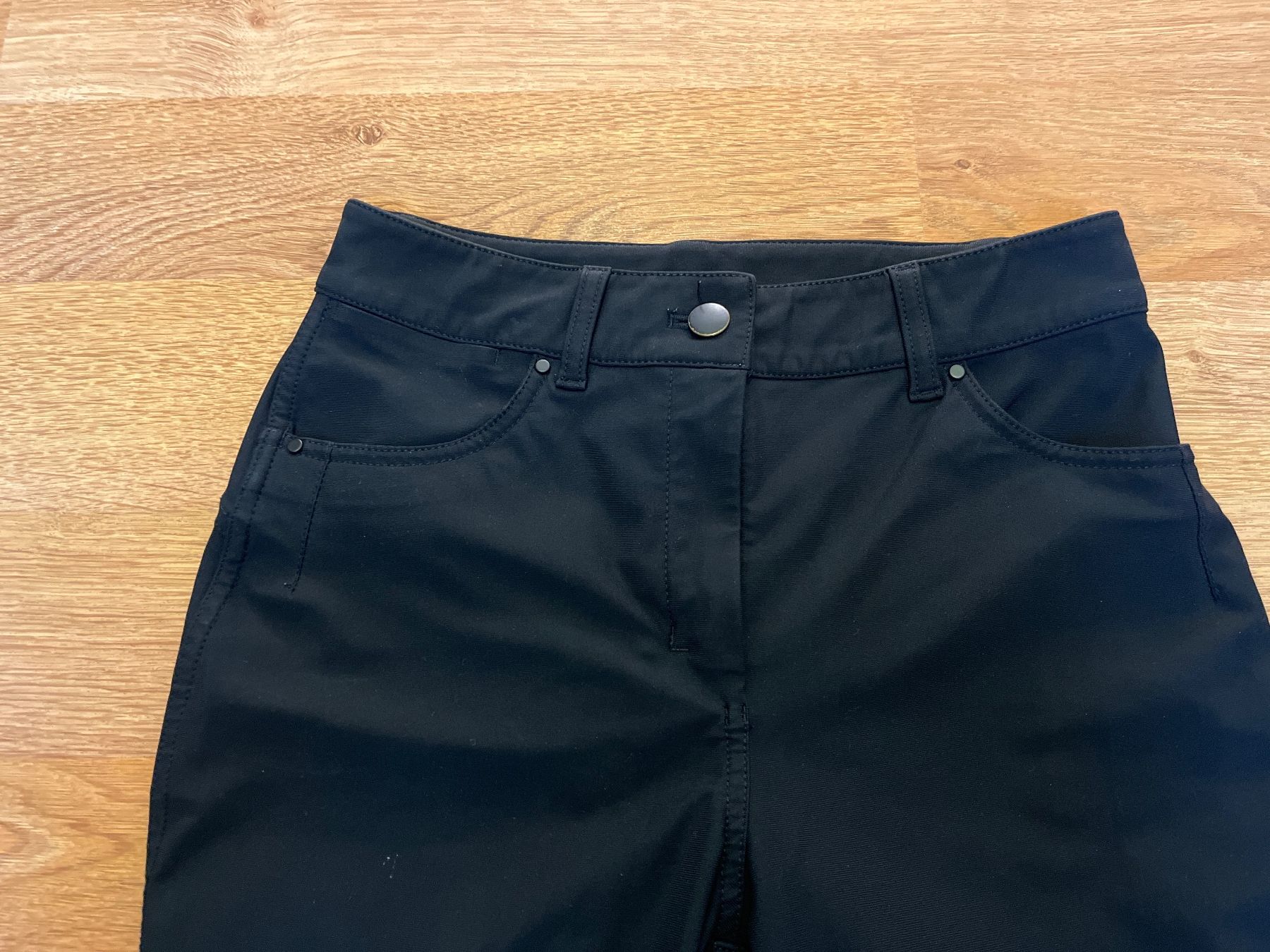 Lululemon Pantaloni: Pantalon Lululemon taille 4 – Usato da Genève venduto da fyshbird 4
