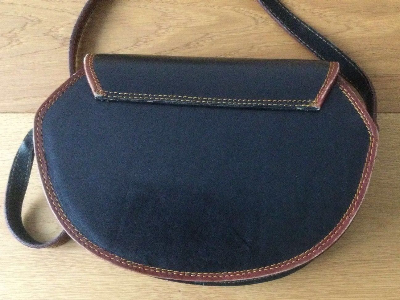 Taschen für Damen: Harte Leder Tasche – Gebraucht aus Bern von HBYISIS 1