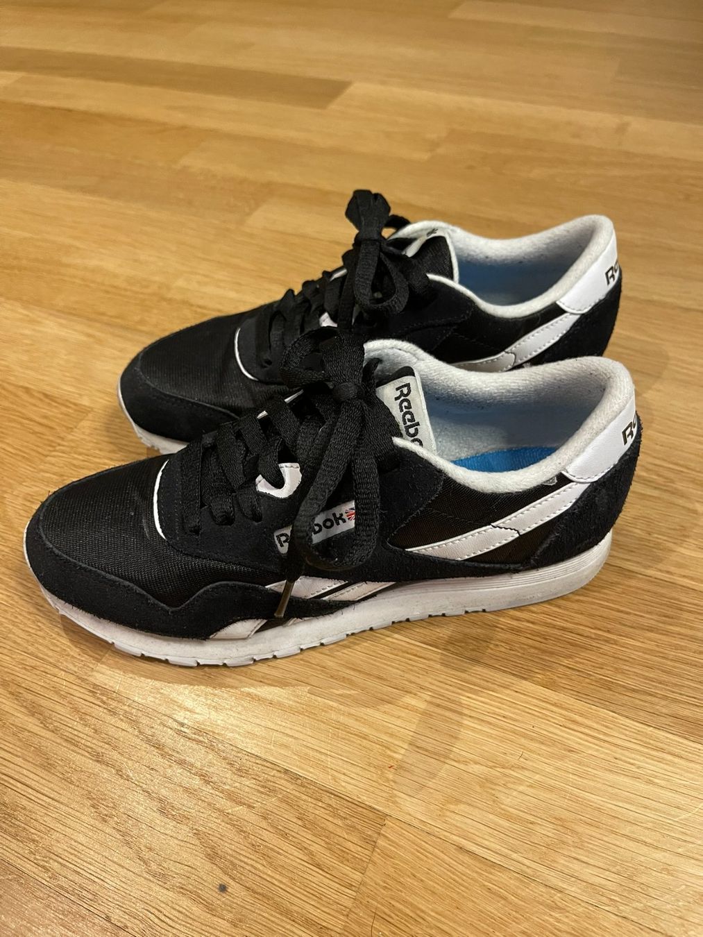 Reebok Scarpe da donna: Reebok Classic Gr. 37.5 - Schwarz/Weiss – Usato da Rheineck venduto da FGeissler 1
