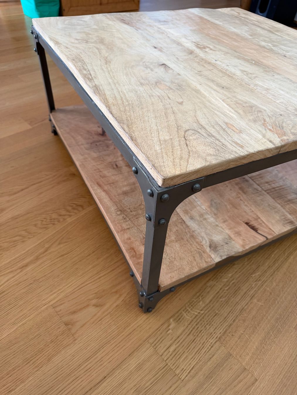 Tavoli: Couchtisch Holz mit Metallgestell – Usato da Aarburg venduto da Ankeraz 2