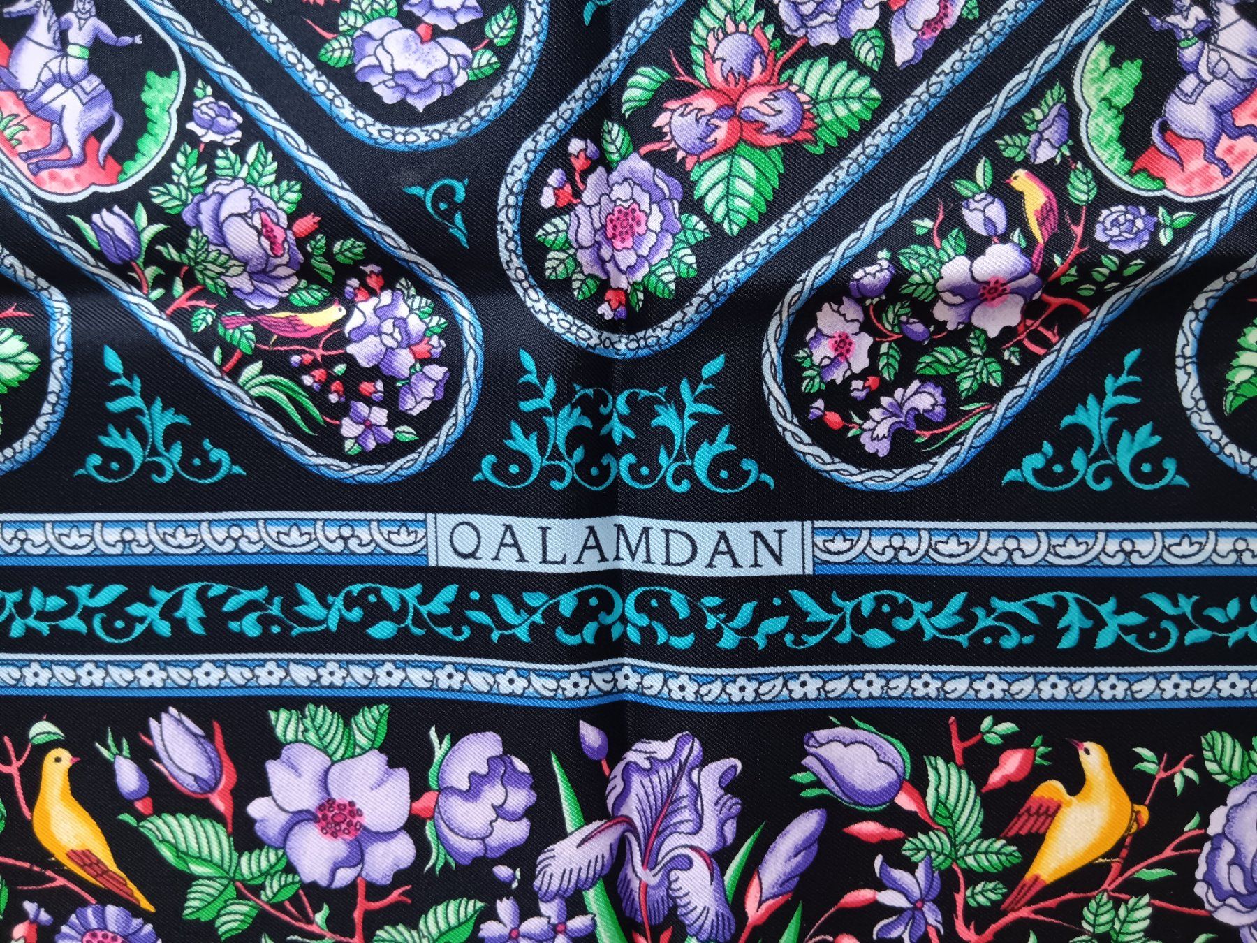 Hermès Foulard & Sciarpe: HERMES "QALAMDAN" CARRE 90 CM – Usato da Cossonay-Ville venduto da Les_1001_perles 1