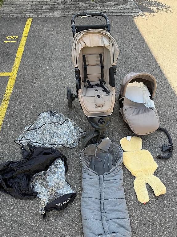 Poussette: Kinderwagen Babjogger mit Zubehör – D'occasion à Winterthur par LorenaP01