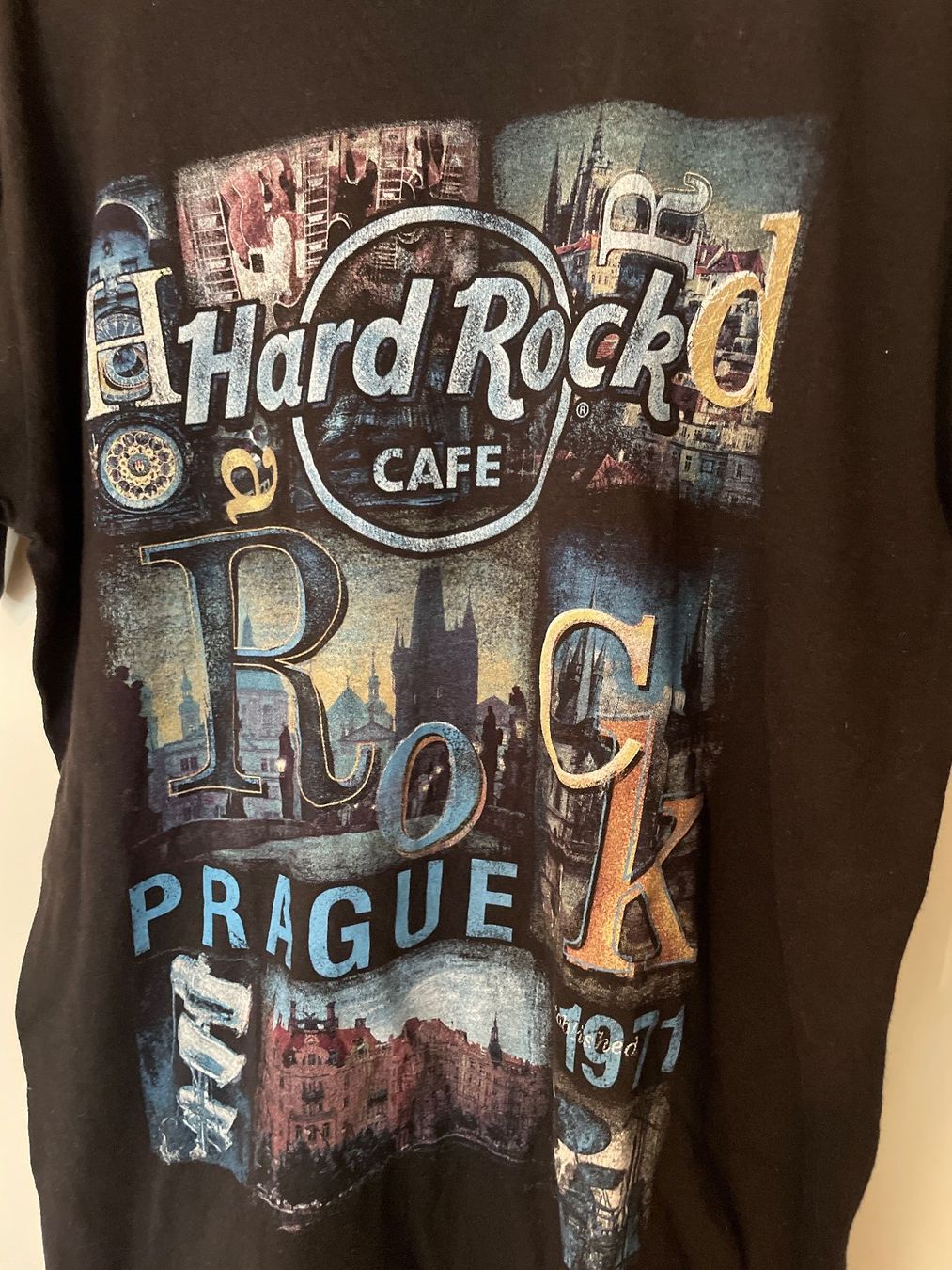 Hard Rock Cafe T-shirt: HARD ROCK CAFE Shirt Gr. S "Prague" – Usato da Frasnacht venduto da GracyStore 1