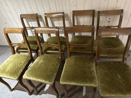 8 Esszimmerstühle Holz mit Stoffbezug grün