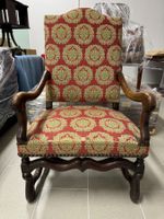 Fauteuil Louis XIII en Noyer – Pièce d'Antiquité avec Pieds
