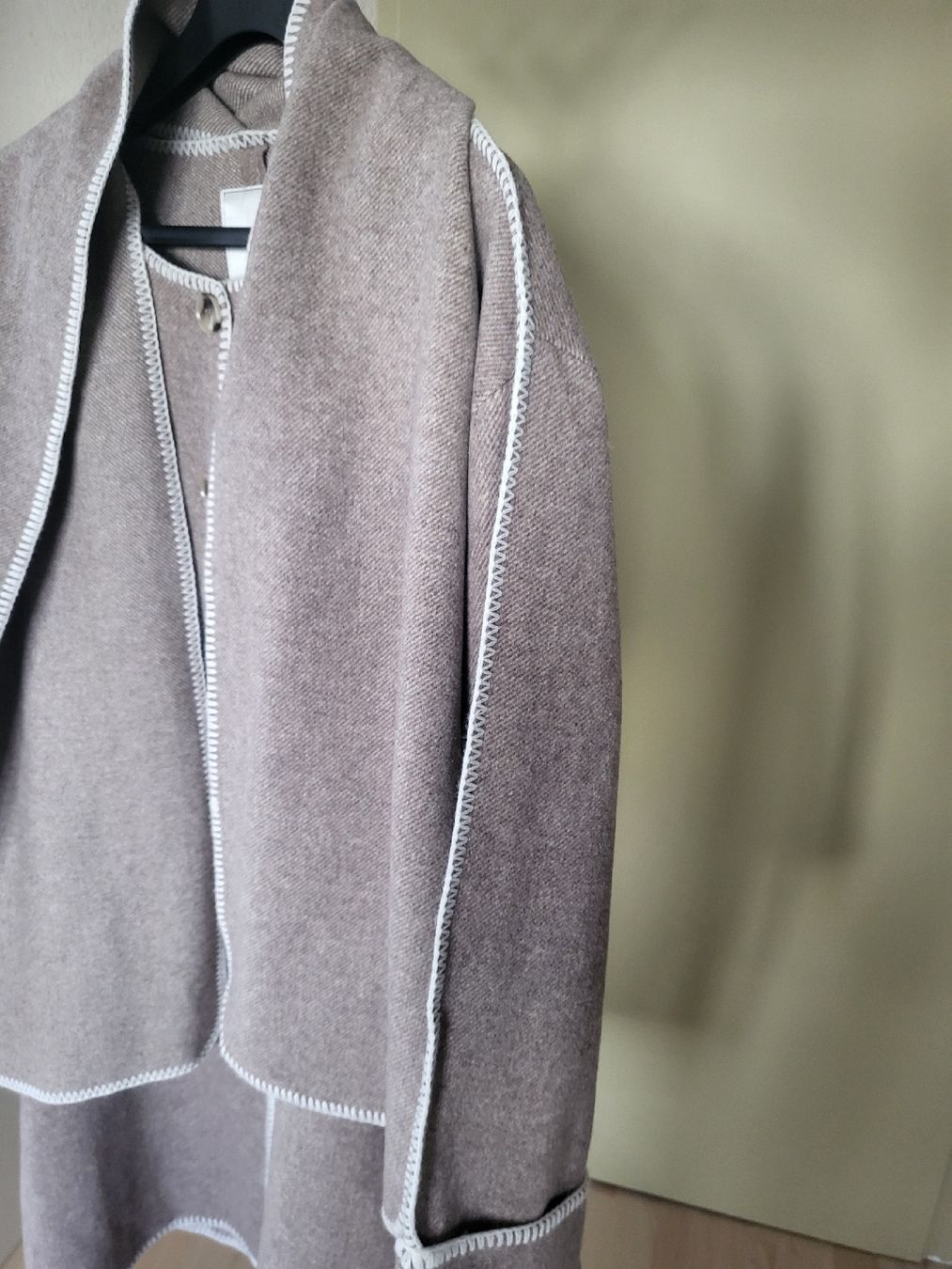 Cappotti: Neo Noir Wool Blend Coat with attached scarf – Nuovo (secondo la descrizione) da Sarmenstorf venduto da zuz_q5kq 2