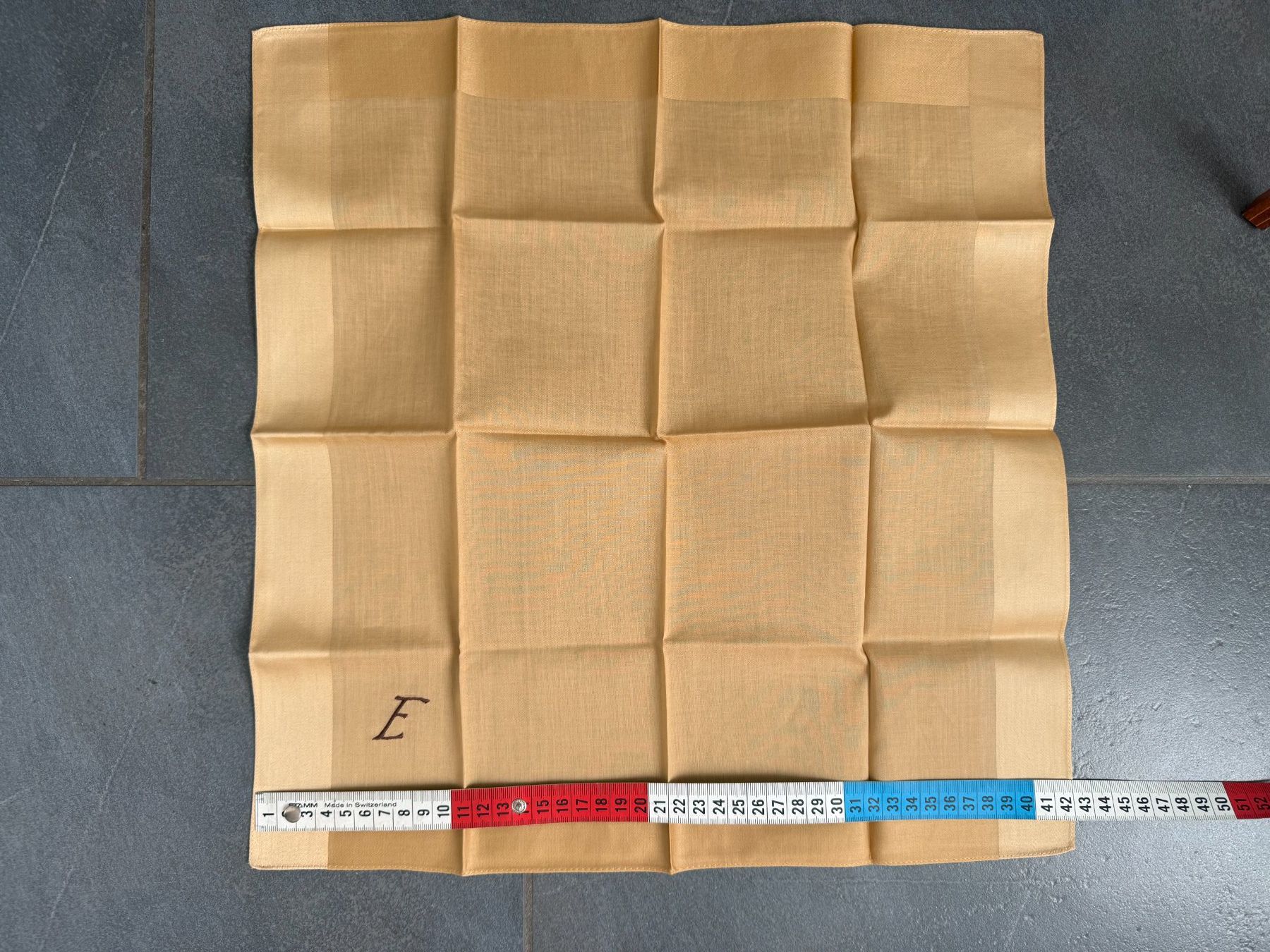 Sonstige Kleidung & Accessoires: Taschentuch  monogrammiert E   neuwertig – Gebraucht aus Subingen von Etageren 3